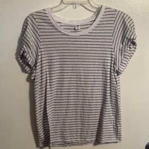 🟦🟦 Old Navy Women’s Striped Tee (size M)